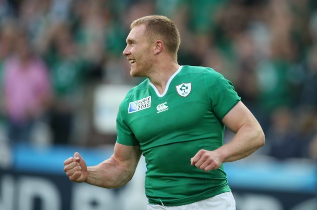 Keith Earls celebrates scoring their first try
