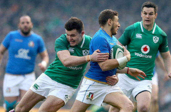 Jacob Stockdale tackles Matteo Minozzi