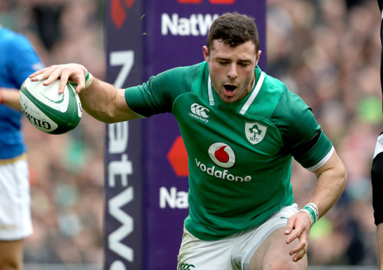 Robbie Henshaw celebrates scoring his sides first try