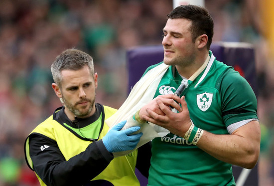 Robbie Henshaw leaves the field with an injury