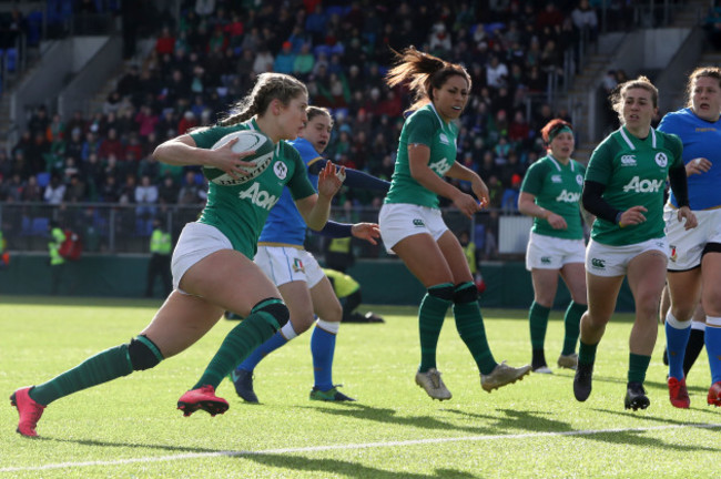 Megan Williams on her way to scoring a try