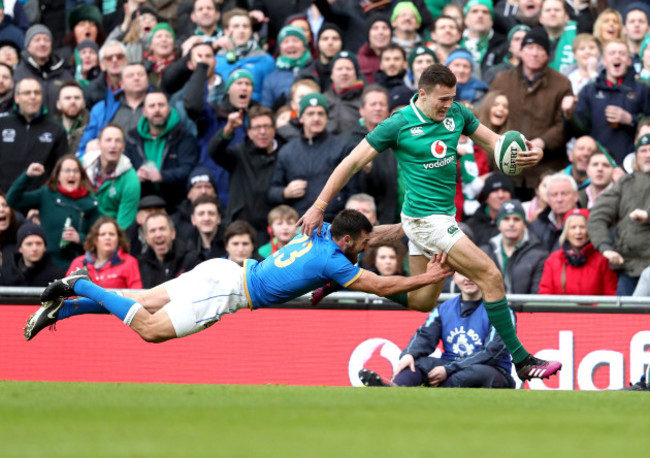 Jacob Stockdale gets past Jayden Hayward on his way to scoring his sides eight try