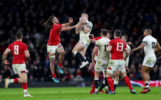 Josh Navidi competes for a high ball with Mike Brown