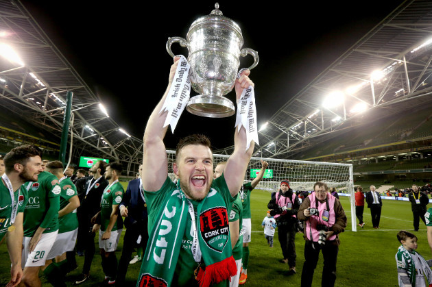 Steven Beattie celebrates with The Irish Daily Mail FAI Cup