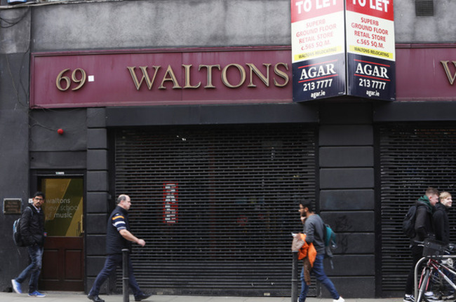 6142 Waltons Shop_90537332