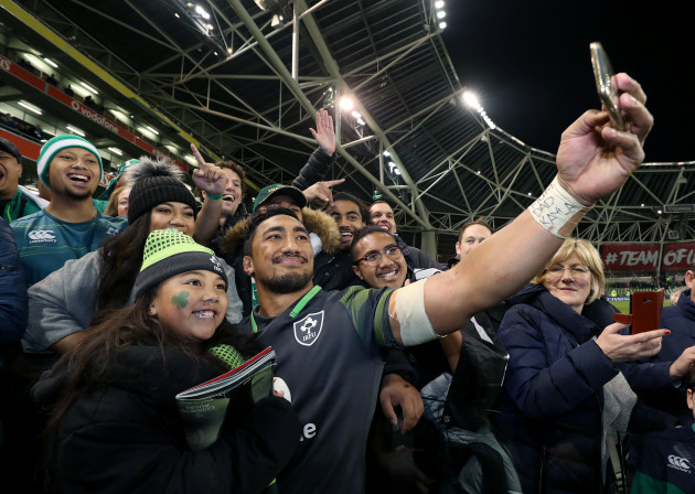 Bundee Aki takes a selfie with his family including daughter Adrianna