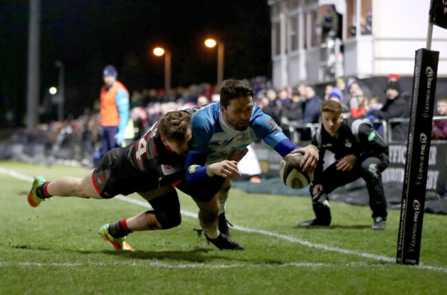 Barry Daly scores a try despite Darcy Graham