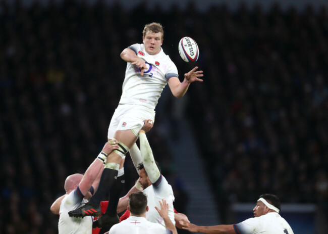 Joe Launchbury in the line-out