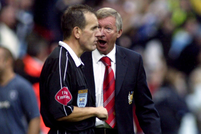 Soccer - FA Barclays Premiership - Bolton Wanderers v Manchester United