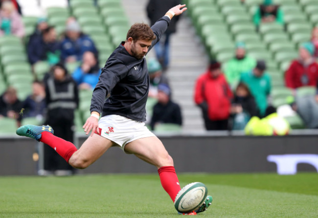 Leigh Halfpenny warms up before the game