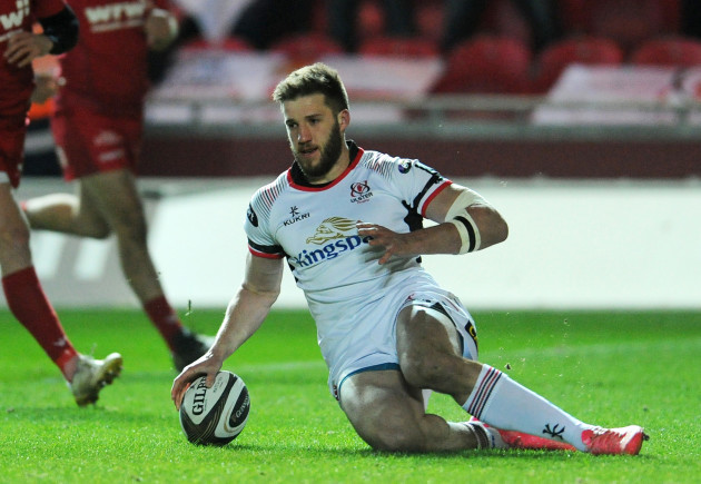 Stuart McCloskey scores his side's first try