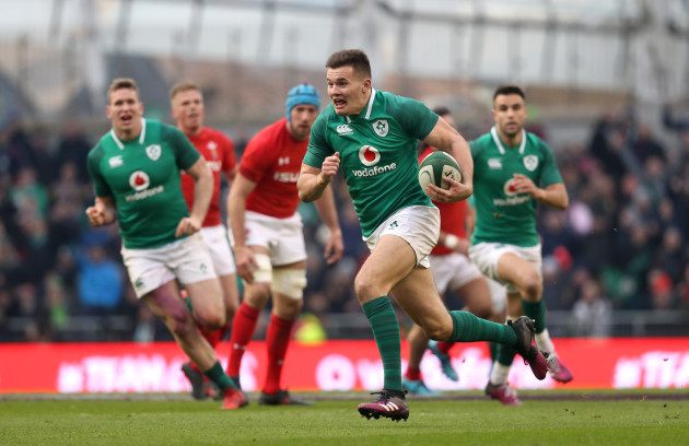 Jacob Stockdale runs in his second try