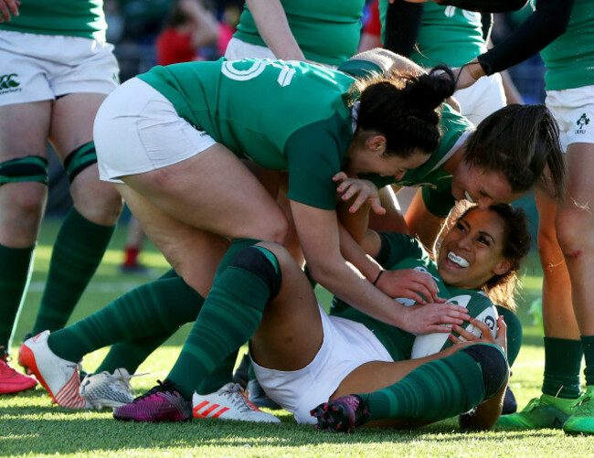 Sene Naoupu celebrates her try with teammates
