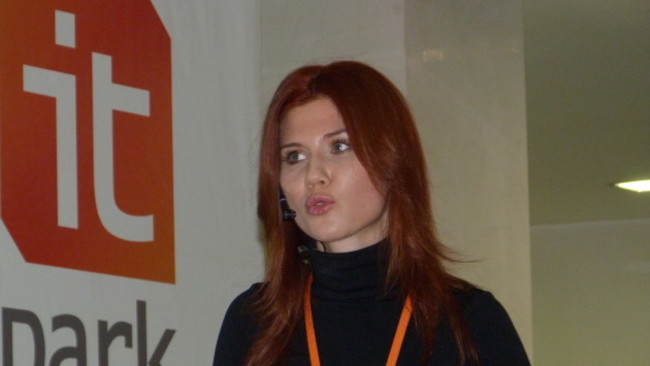 Anna_Chapman_2011_at_the_iCamp_conference_in_Kazan_(Tatarstan,_Russia)_017