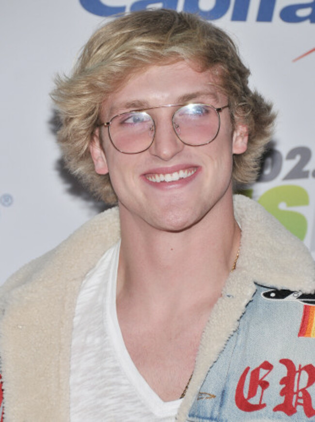 CA: KIISFM's iHeartRadio Jingle Ball 2017 - Arrivals