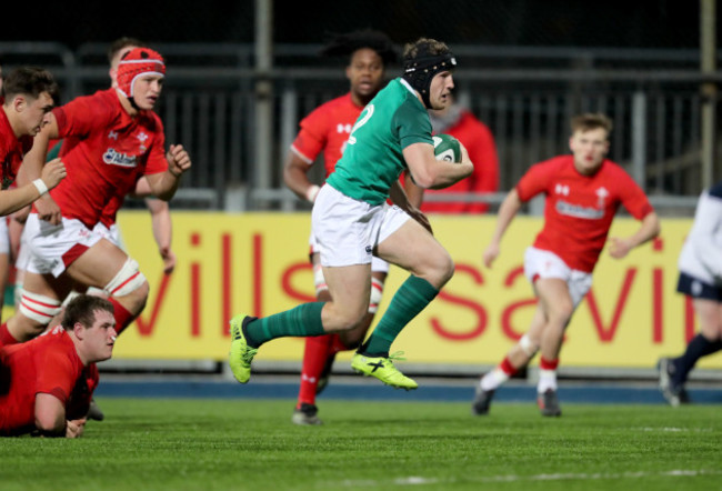 Angus Curtis on his way to scoring a try