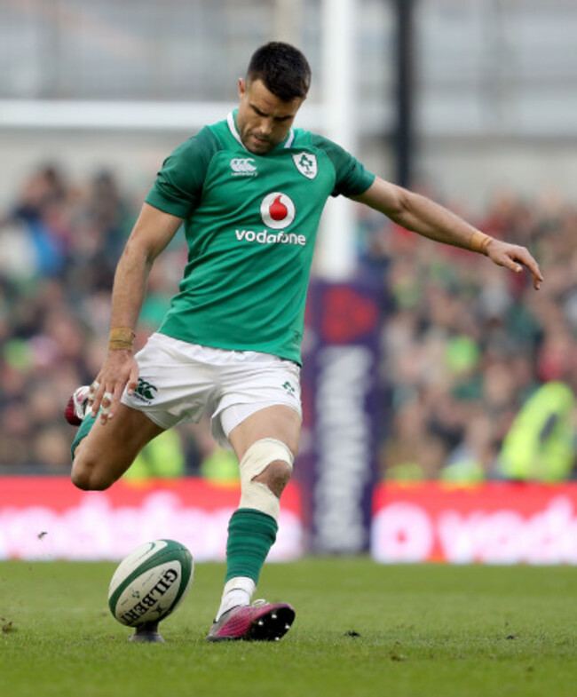 Conor Murray kicks a penalty