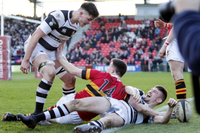 Mark McLoughlin scores a try