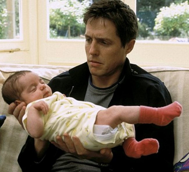 1 a 1 a a a a tia 15 hugh grant segurando bebe em um grande garoto