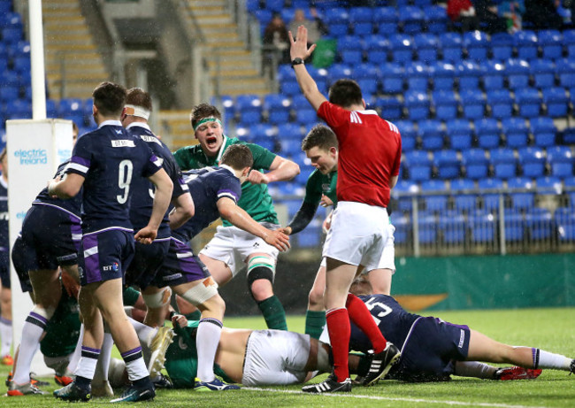 Jack O’Sullivan scores a try