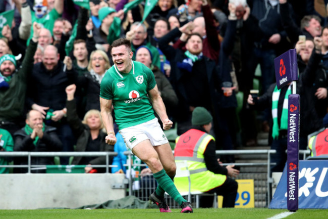 Jacob Stockdale celebrates scoring a try