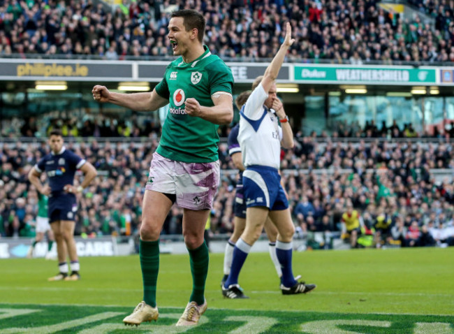 Johnny Sexton celebrates as Conor Murray scores a try