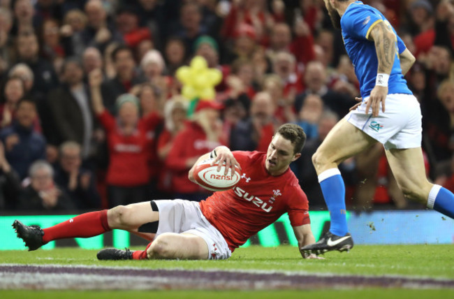 George North scores their second try