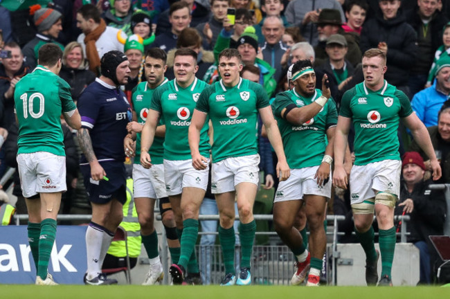 Jacob Stockdale celebrates scoring a try with Conor Murray, Garry Ringrose, Bundee Aki and Dan Leavy