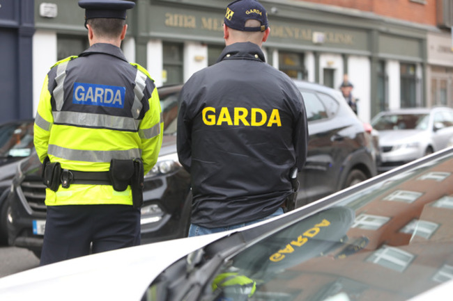 1851Gardai Checkpoint_90539528