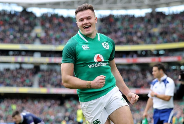 Jacob Stockdale celebrates scoring their second try