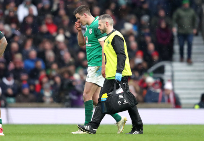 Johnny Sexton leaves the pitch with a blood injury