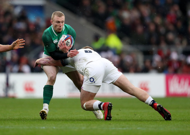 Keith Earls tackled by Sam Simmonds