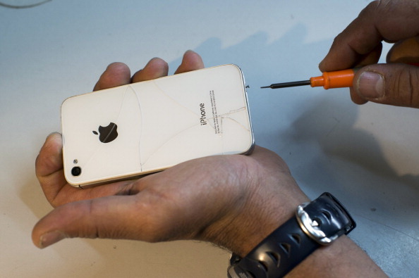 iPhone Repair Cottage Industry Challenges Apple