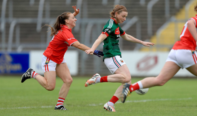 Aileen Gilroy scores a goal