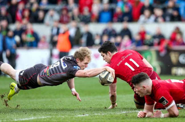 Aled Davies scores his sides first try