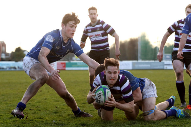 Kevin O’Neill scores a try