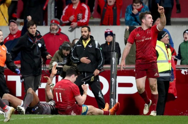 JJ Hanrahan celebrates Alex Wootton's try