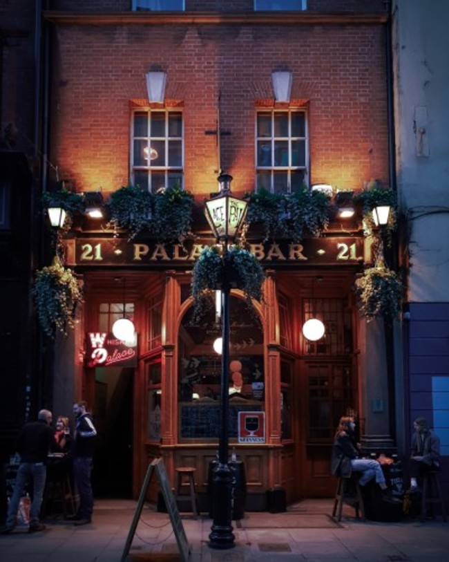 ThePalaceBar_lowlight