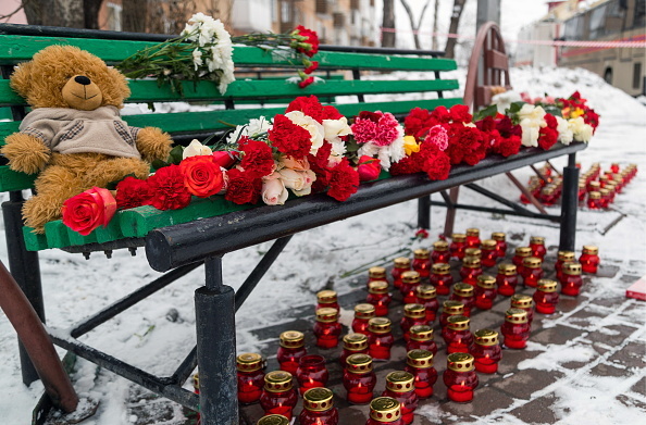 People pay tribute to victims of Kemerovo shopping mall fire