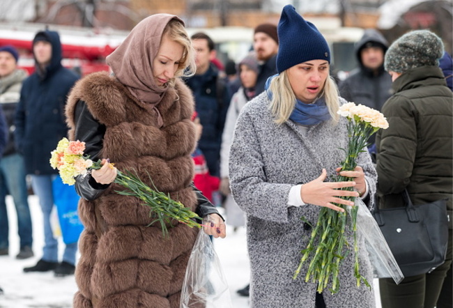 People pay tribute to victims of Kemerovo shopping mall fire