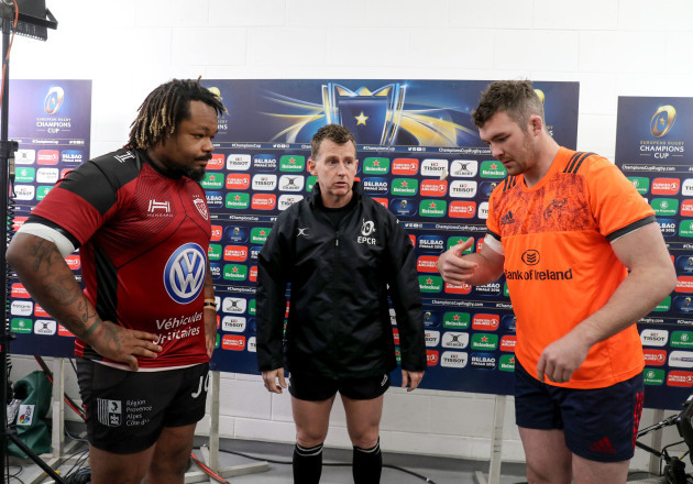 Mathieu Bastareaud, Nigel Owens and Peter O'Mahony of Munster at the coin toss