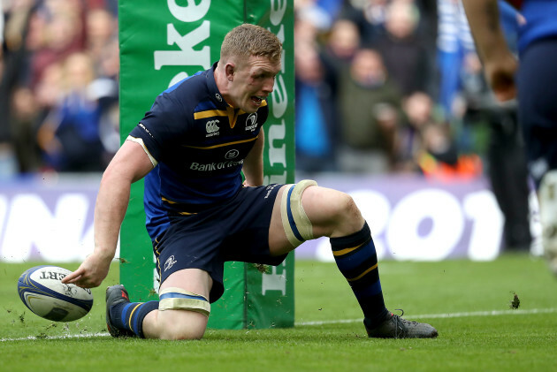 Dan Leavy scores a try