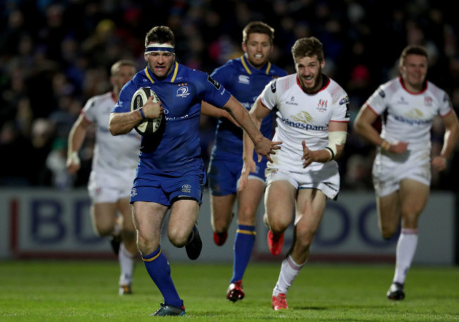 Fergus McFadden on his way to scoring try