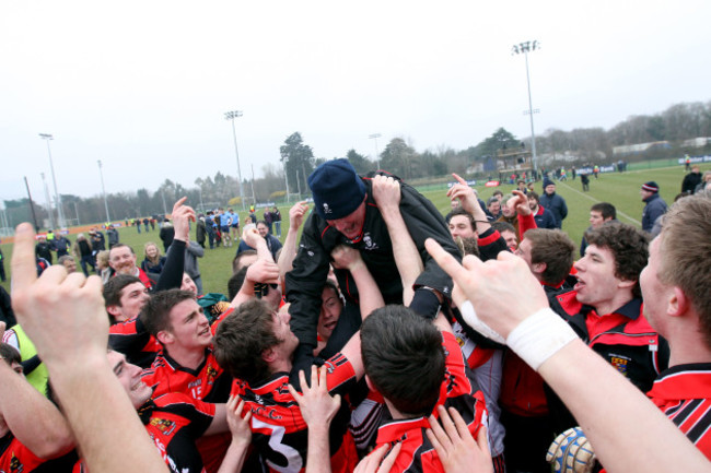 UCC team celebrate with Manager Billy Morgan after the game