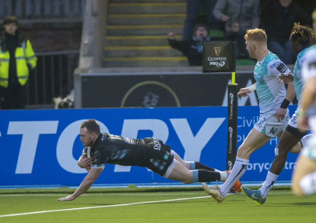 Stuart Hogg scores a try