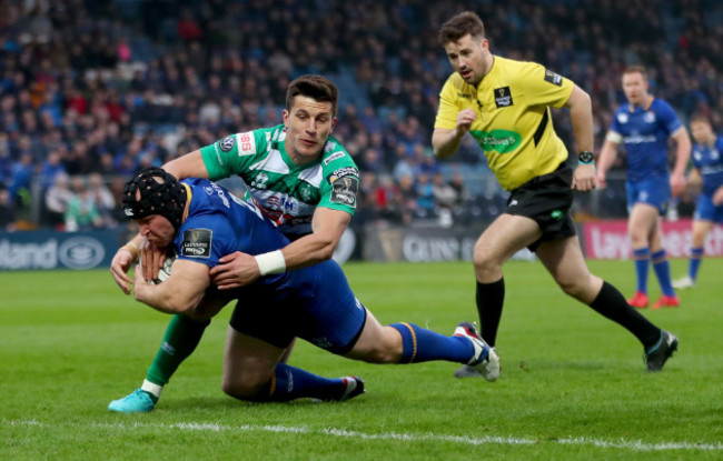 Richardt Strauss scores his sides opening try despite Tommaso Allan