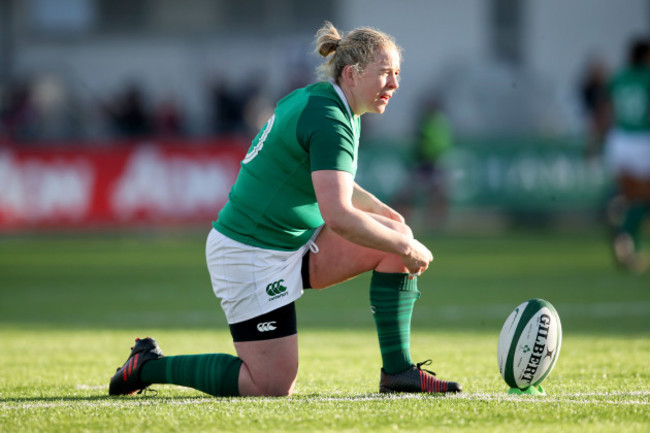 Niamh Briggs lines up a conversion