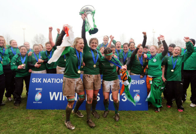 Joy Neville, Fiona Coghlan and Lynne Cantwell lift the cup