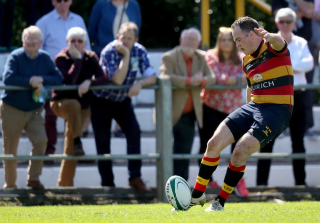 Scott Deasy kicks a conversion