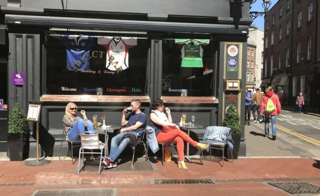 HOT IN THE CITY  1987_90543011